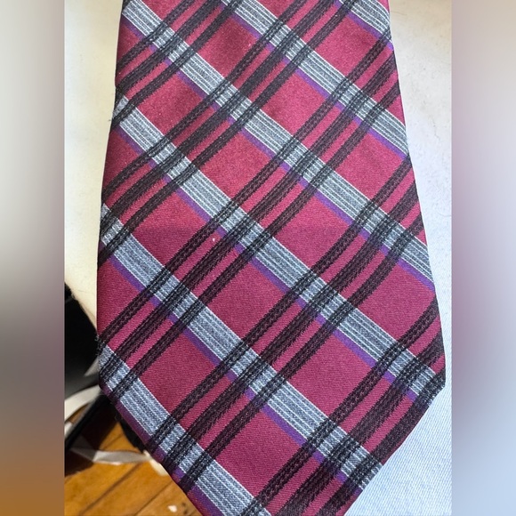 ✨HOST PICK✨ Vintage Calvin Klein Red, Grey, Black Striped Tie or Purse Tie ✨ 🎉 - Picture 16 of 16